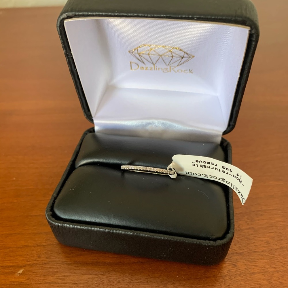 0.08 ct white gold ring
